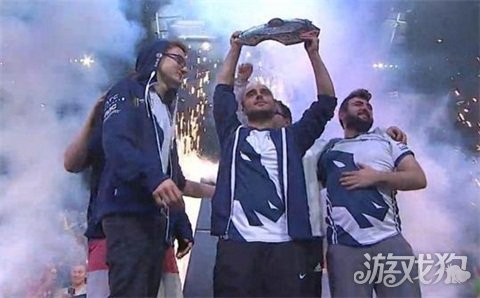 了他的敬业 了他的敬业