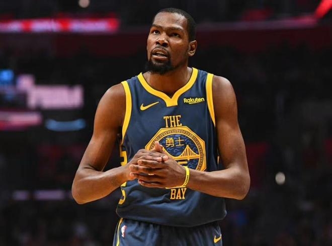 表现吸引了 表现吸引了